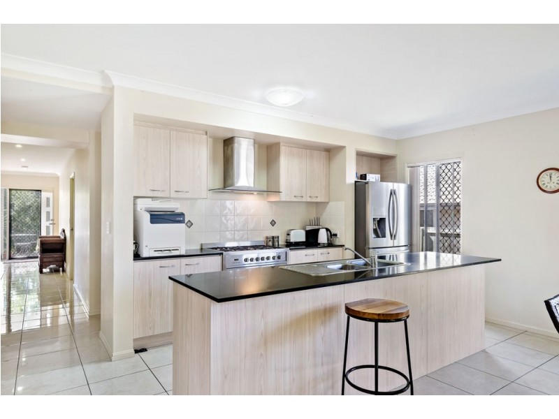 13 Highcliff Crescent, North Lakes QLD 4509