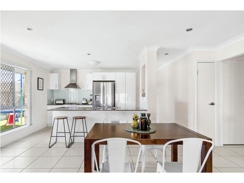33 Sears Parade, North Lakes QLD 4509
