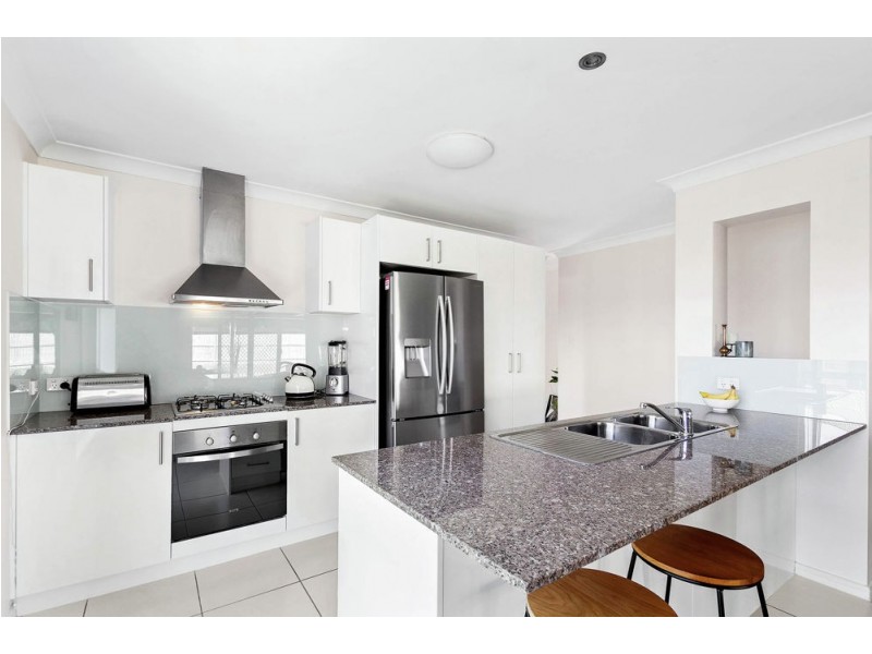 33 Sears Parade, North Lakes QLD 4509