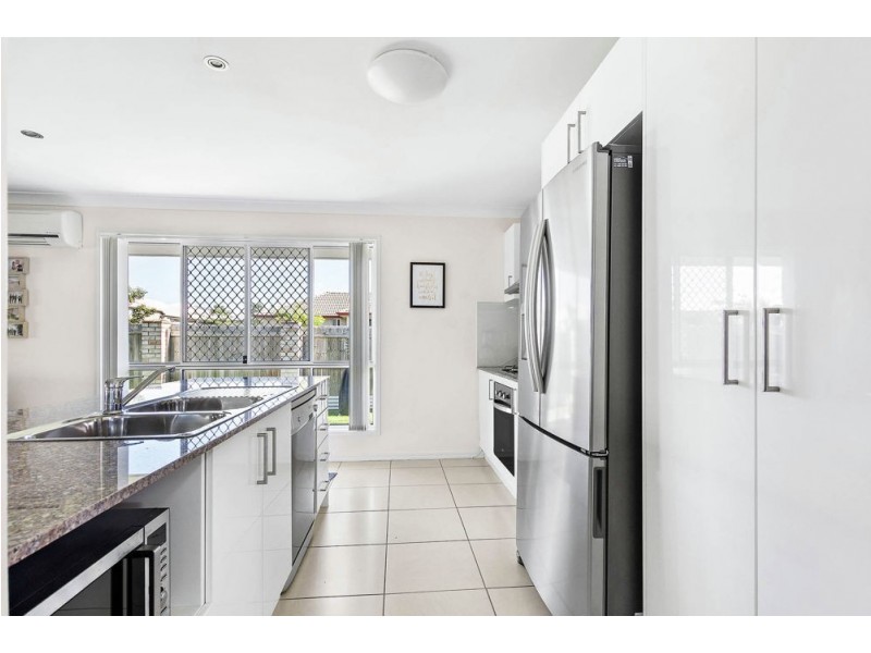 33 Sears Parade, North Lakes QLD 4509