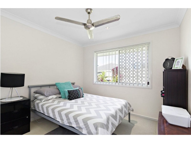 33 Sears Parade, North Lakes QLD 4509