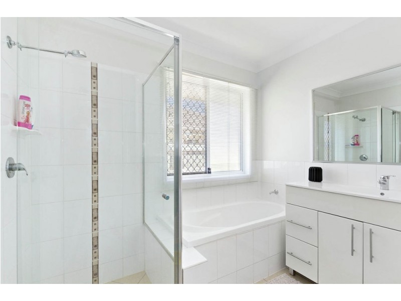 33 Sears Parade, North Lakes QLD 4509