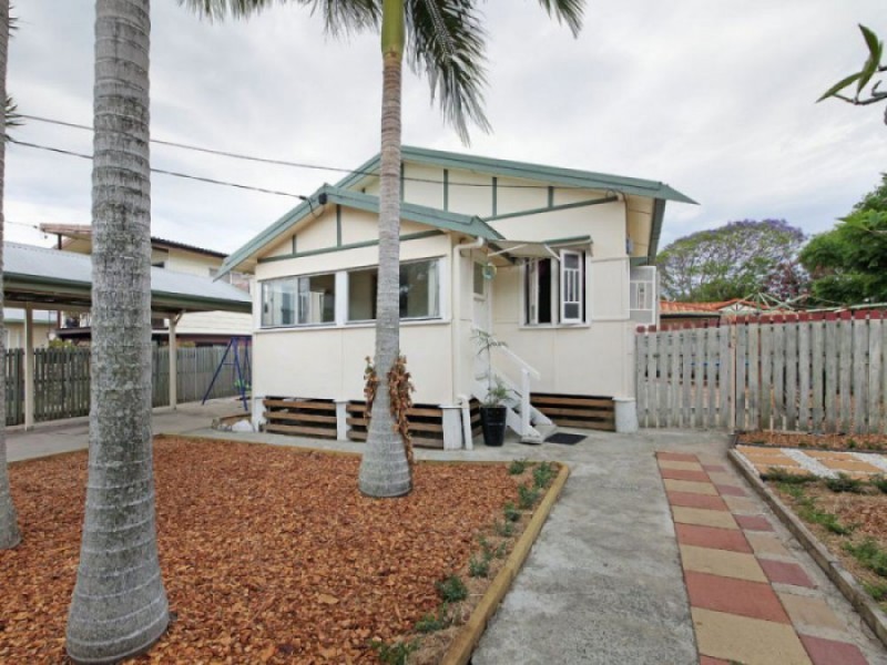 11 Tilley Street, Redcliffe QLD 4020