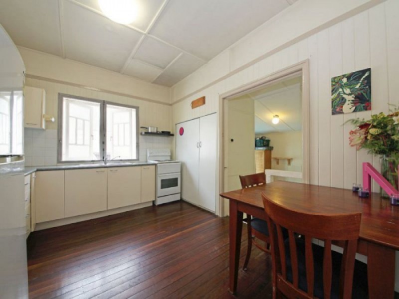 11 Tilley Street, Redcliffe QLD 4020