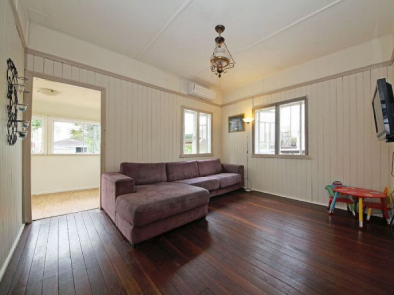 11 Tilley Street, Redcliffe QLD 4020