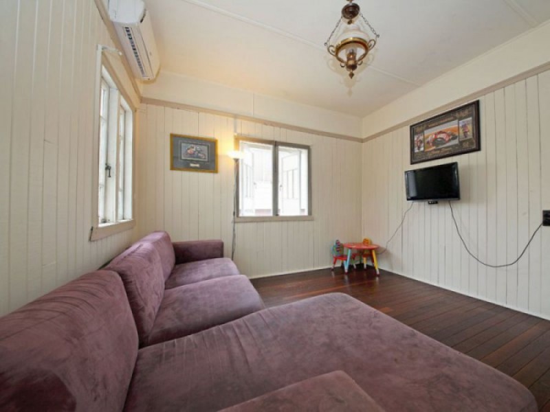 11 Tilley Street, Redcliffe QLD 4020