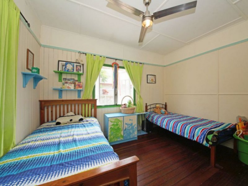 11 Tilley Street, Redcliffe QLD 4020