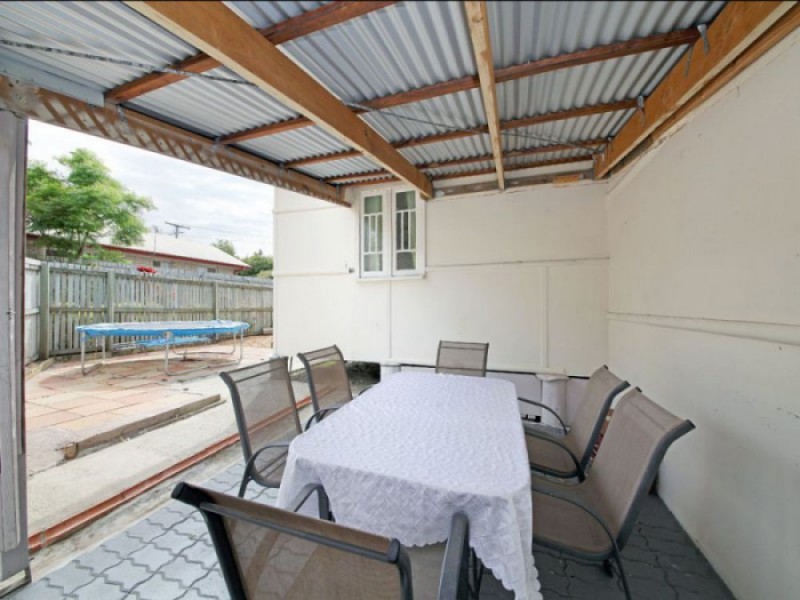 11 Tilley Street, Redcliffe QLD 4020