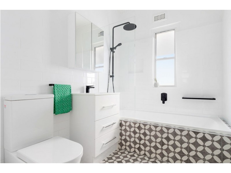 141 Oxley Avenue, Woody Point QLD 4019