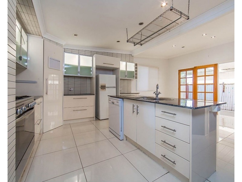 2 Ewan Street, Margate QLD 4019