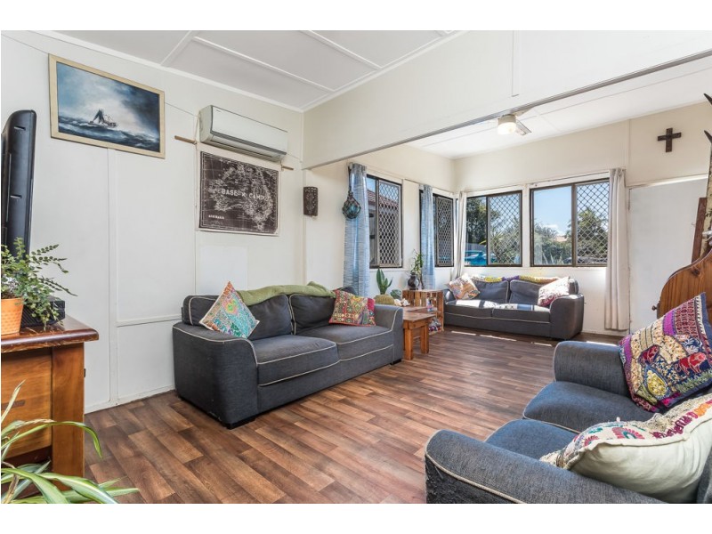 33 James Street, Scarborough QLD 4020