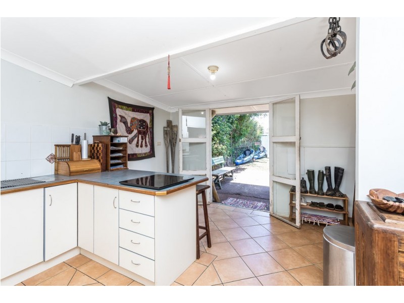 33 James Street, Scarborough QLD 4020