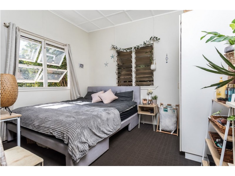 33 James Street, Scarborough QLD 4020