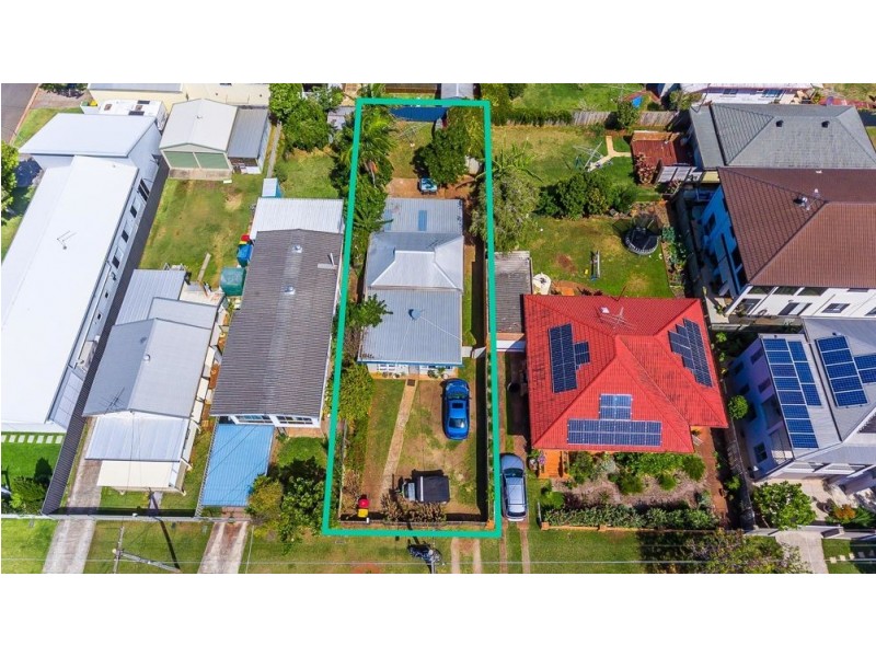 33 James Street, Scarborough QLD 4020