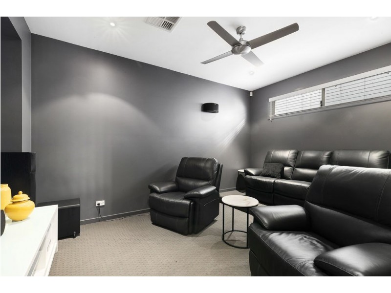 32 Dunes Crescent, North Lakes QLD 4509