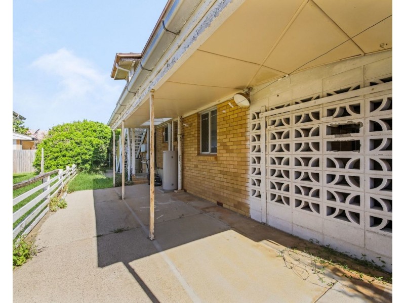 1/4 Rotary Crescent, Redcliffe QLD 4020