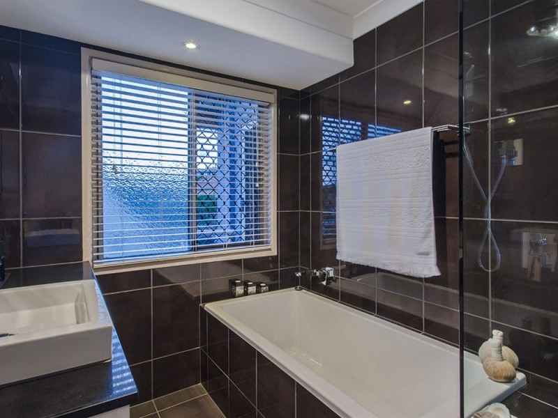 3 Renae Court, Eatons Hill QLD 4037