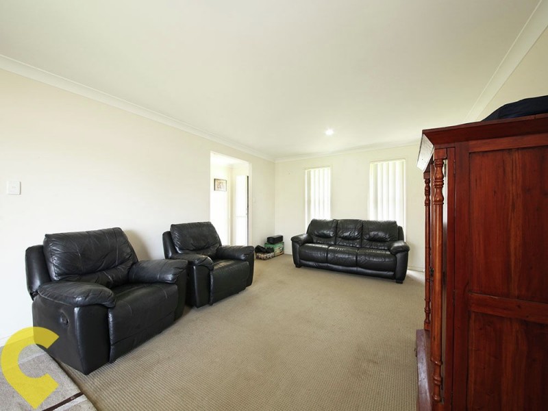 8 Wirragrove Circuit, Kallangur QLD 4503