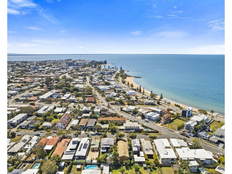 2/137 Prince Edward Parade, Scarborough QLD 4020
