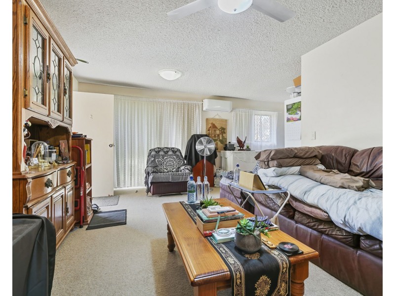 2/137 Prince Edward Parade, Scarborough QLD 4020