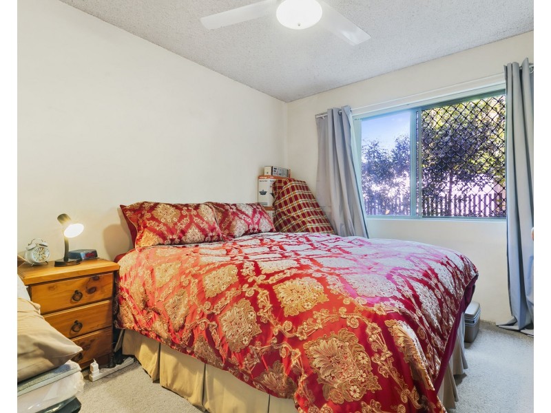 2/137 Prince Edward Parade, Scarborough QLD 4020