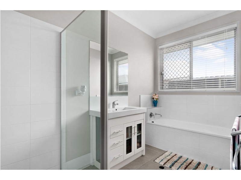 5 Chaps Close, Narangba QLD 4504