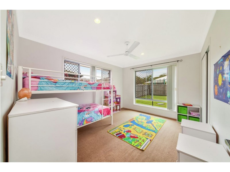 21 Sandstone Boulevard, Ningi QLD 4511