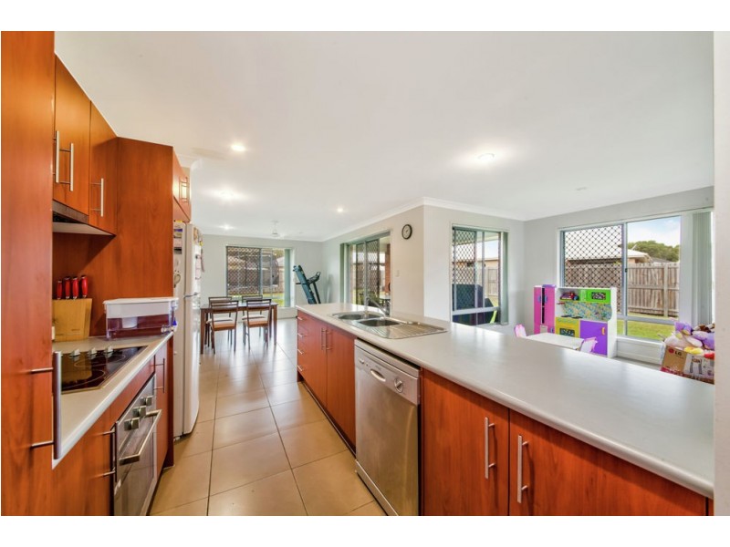 21 Sandstone Boulevard, Ningi QLD 4511