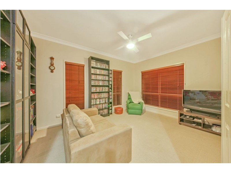 2 Douglas Circuit, North Lakes QLD 4509