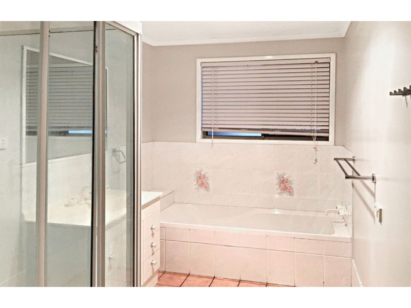 9 Camberwell Drive, Kallangur QLD 4503