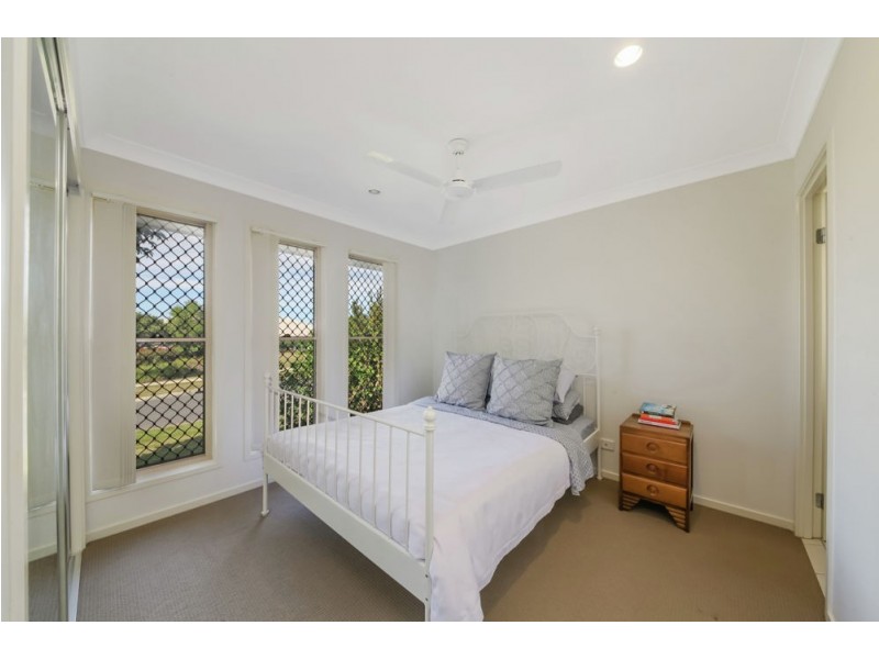 98 Mackintosh Drive, North Lakes QLD 4509