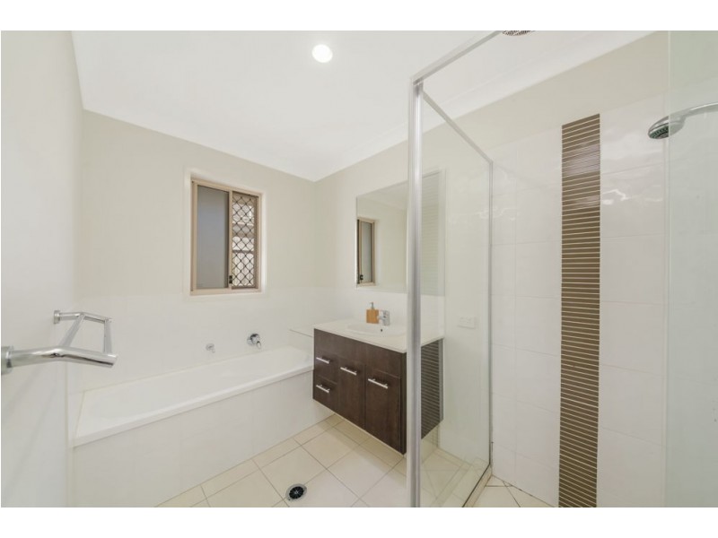 98 Mackintosh Drive, North Lakes QLD 4509