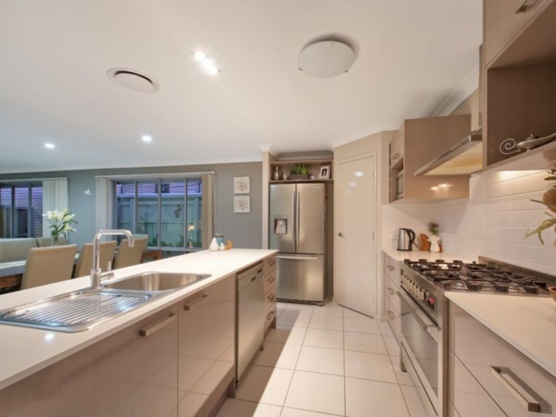 19 Severn Crescent, North Lakes QLD 4509