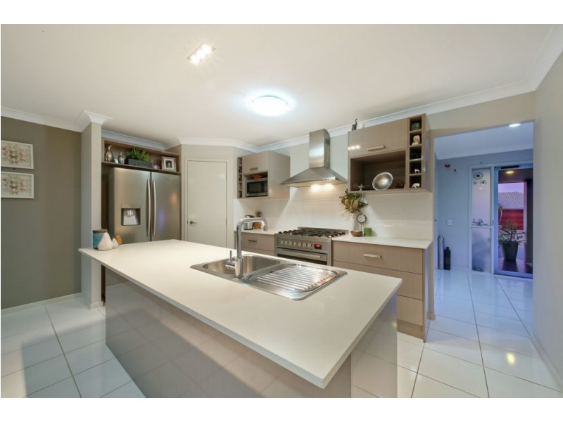 19 Severn Crescent, North Lakes QLD 4509