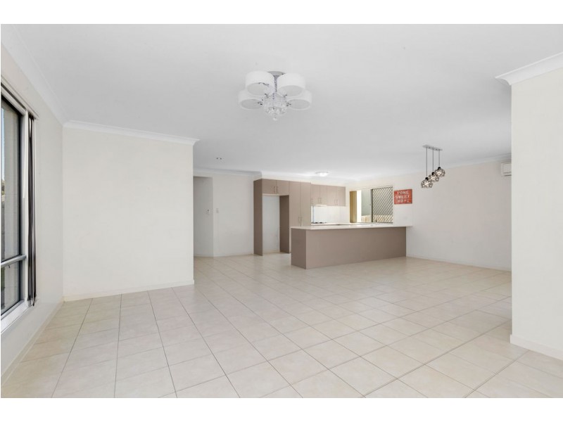 8 Melville Parade, North Lakes QLD 4509