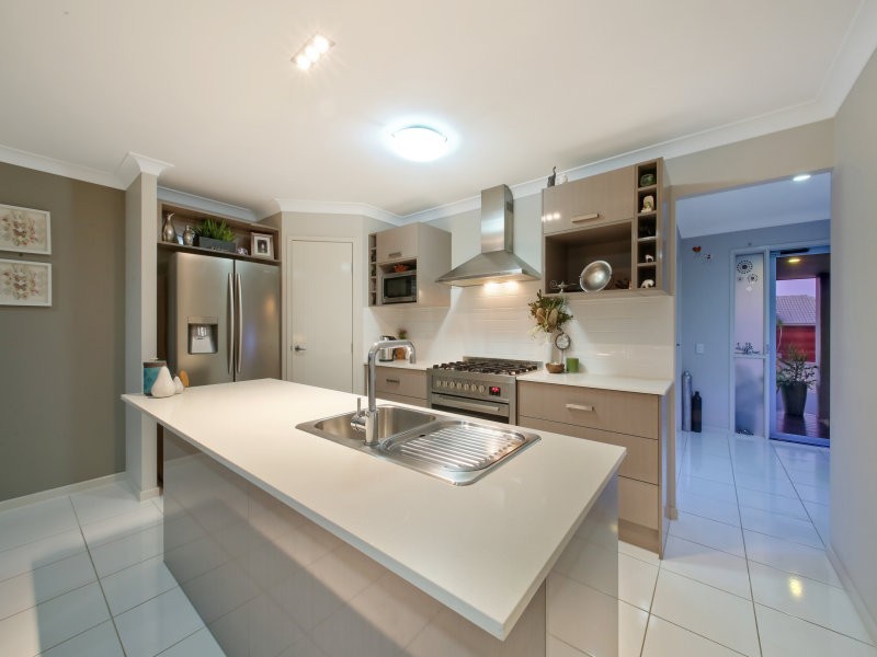 19 Severn Crescent, North Lakes QLD 4509