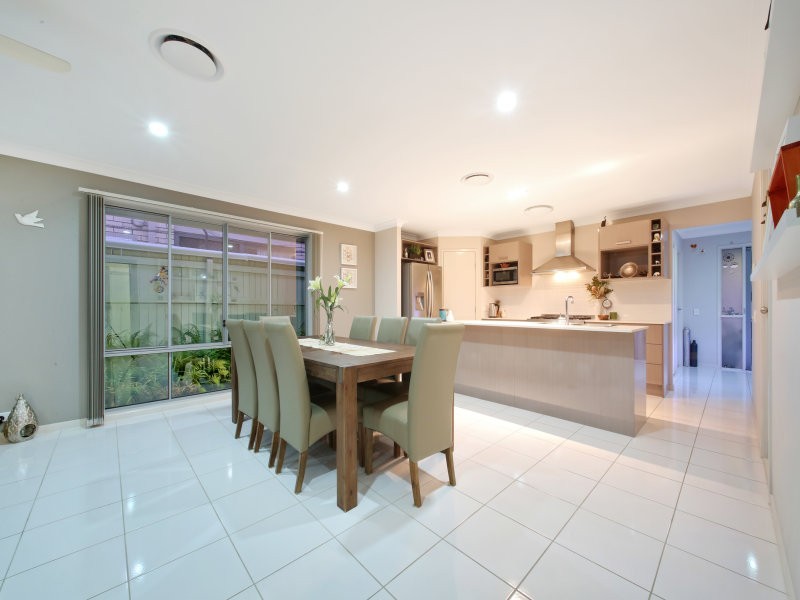 19 Severn Crescent, North Lakes QLD 4509