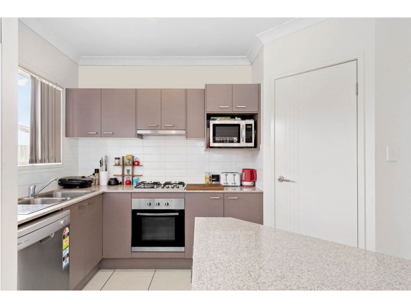 4 Riviera Crescent, North Lakes QLD 4509