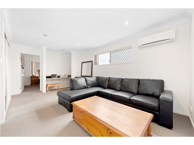 4 Riviera Crescent, North Lakes QLD 4509