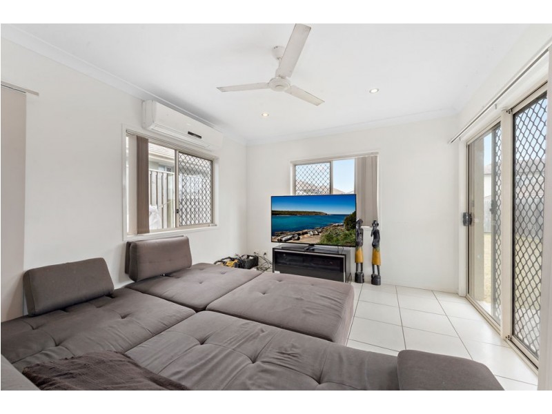 4 Riviera Crescent, North Lakes QLD 4509