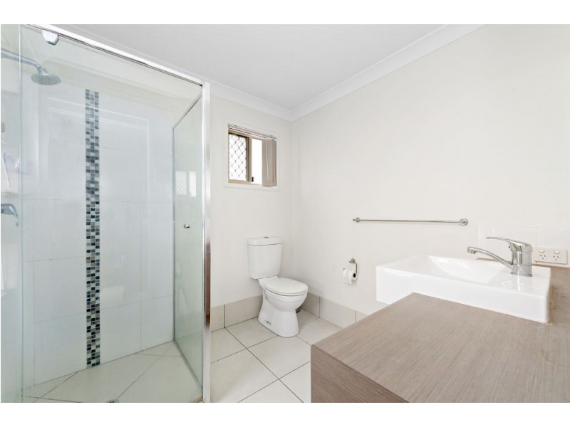 4 Riviera Crescent, North Lakes QLD 4509