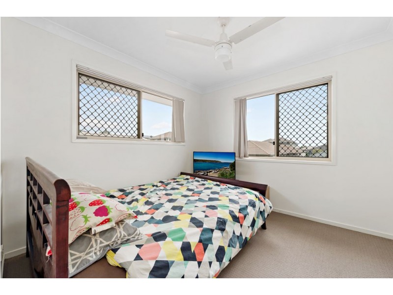 4 Riviera Crescent, North Lakes QLD 4509
