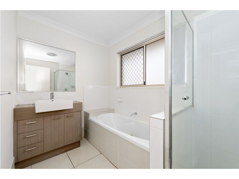 4 Riviera Crescent, North Lakes QLD 4509