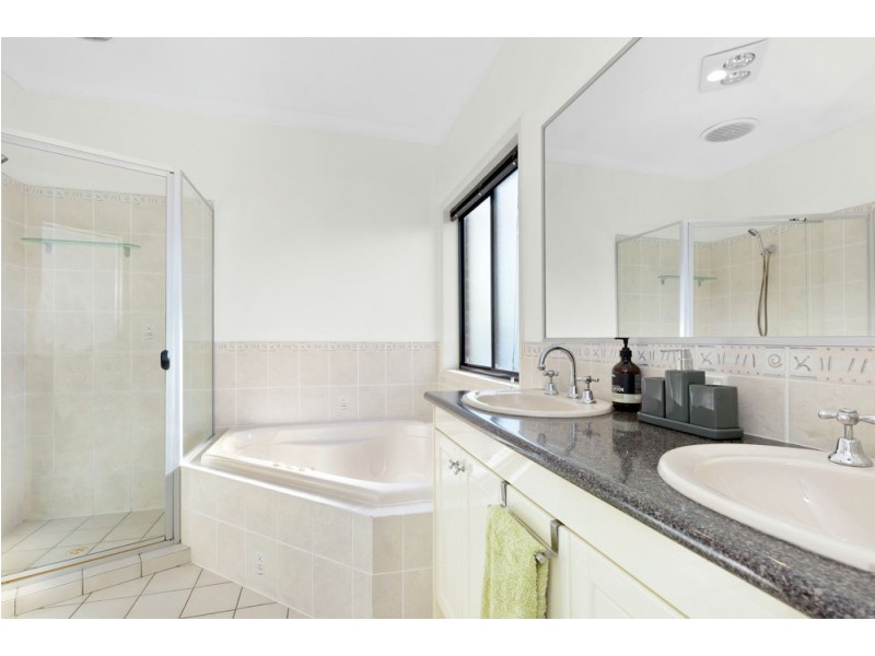 8 Hawkhurst Court, Murrumba Downs QLD 4503