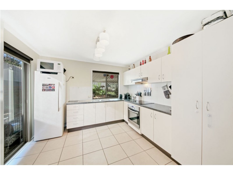 8 Warringah Grove, Petrie QLD 4502