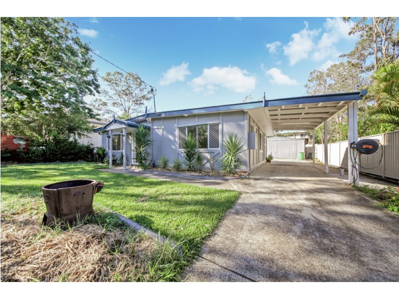 8 Warringah Grove, Petrie QLD 4502