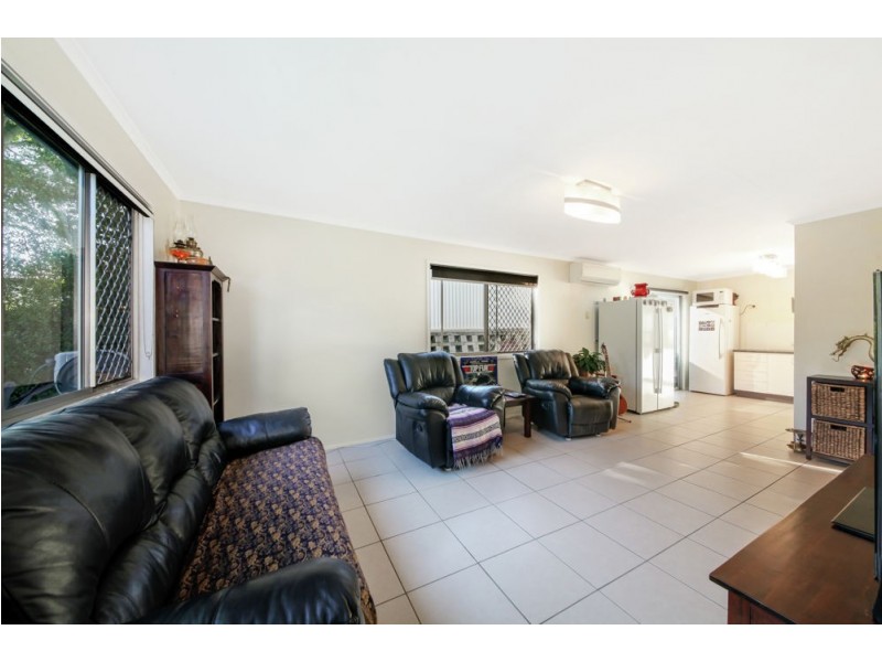8 Warringah Grove, Petrie QLD 4502