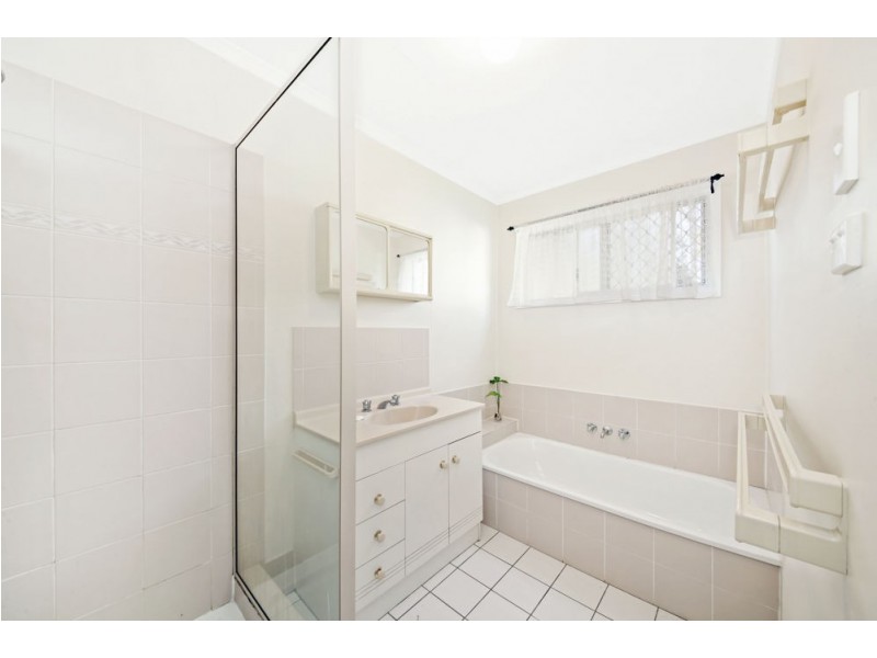 8 Warringah Grove, Petrie QLD 4502