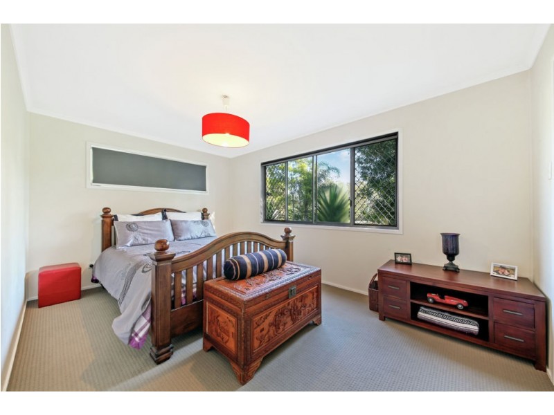 8 Warringah Grove, Petrie QLD 4502