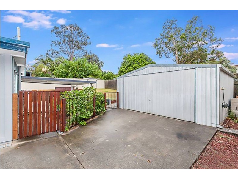 8 Warringah Grove, Petrie QLD 4502